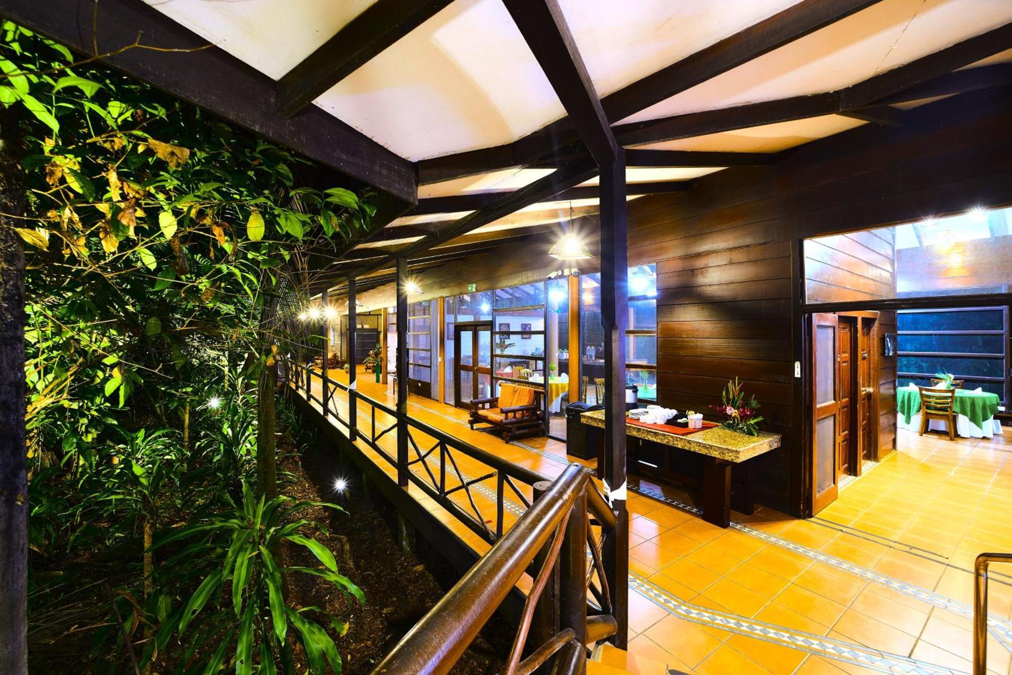Aninga Lodge Tortuguero Buitenkant foto