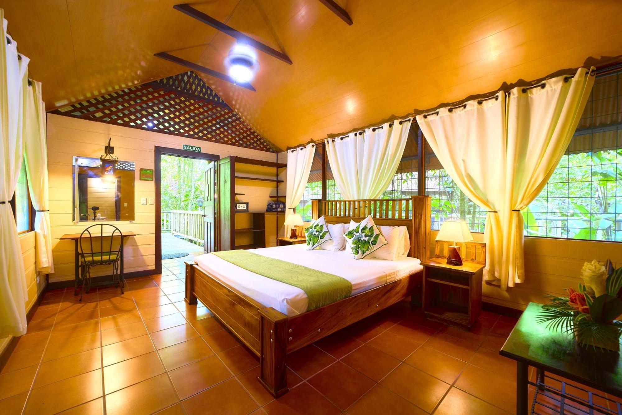 Aninga Lodge Tortuguero Buitenkant foto